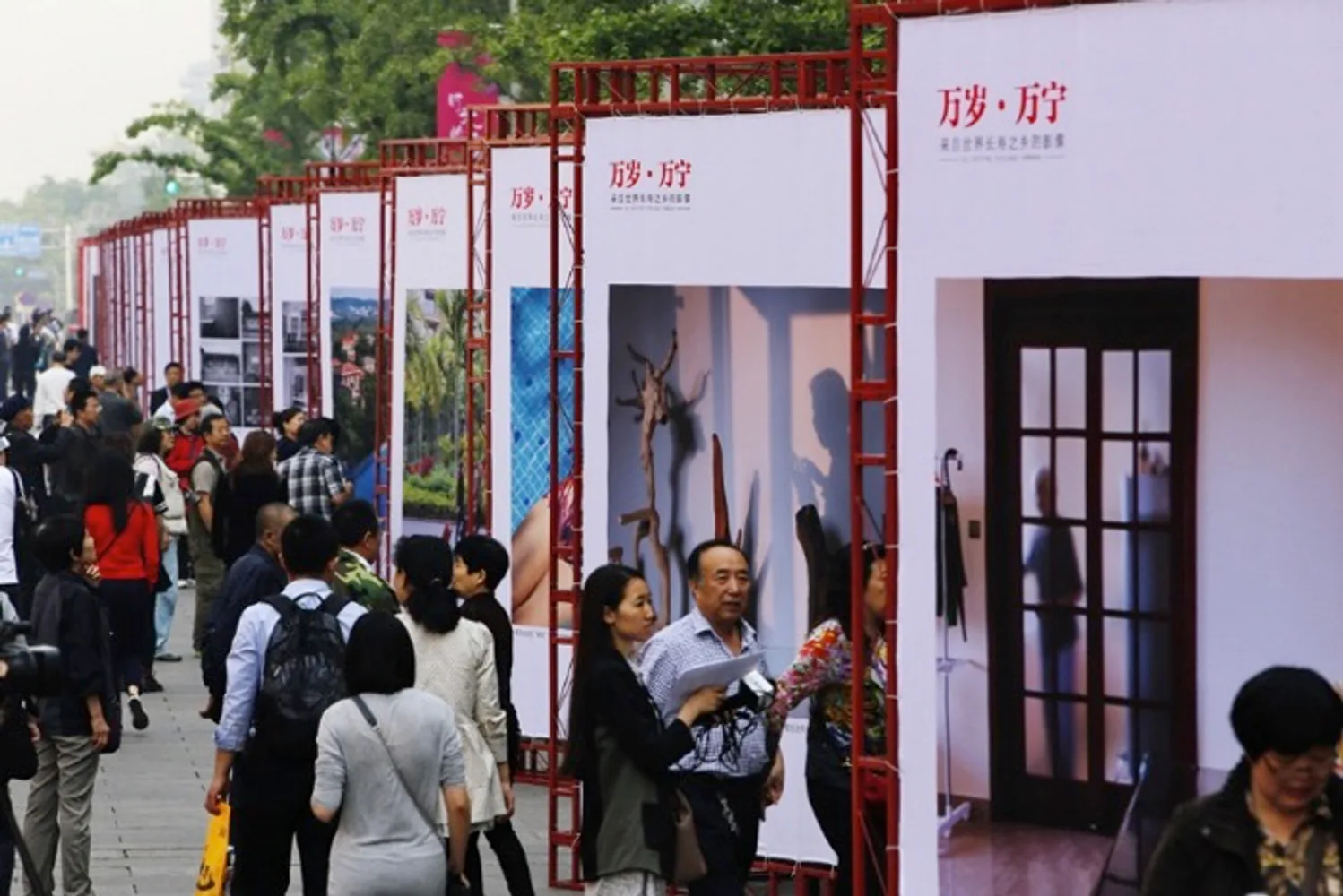 万宁市政府项目画面:用冲浪打开世界,用真实生活留下记忆(项目展示 2)